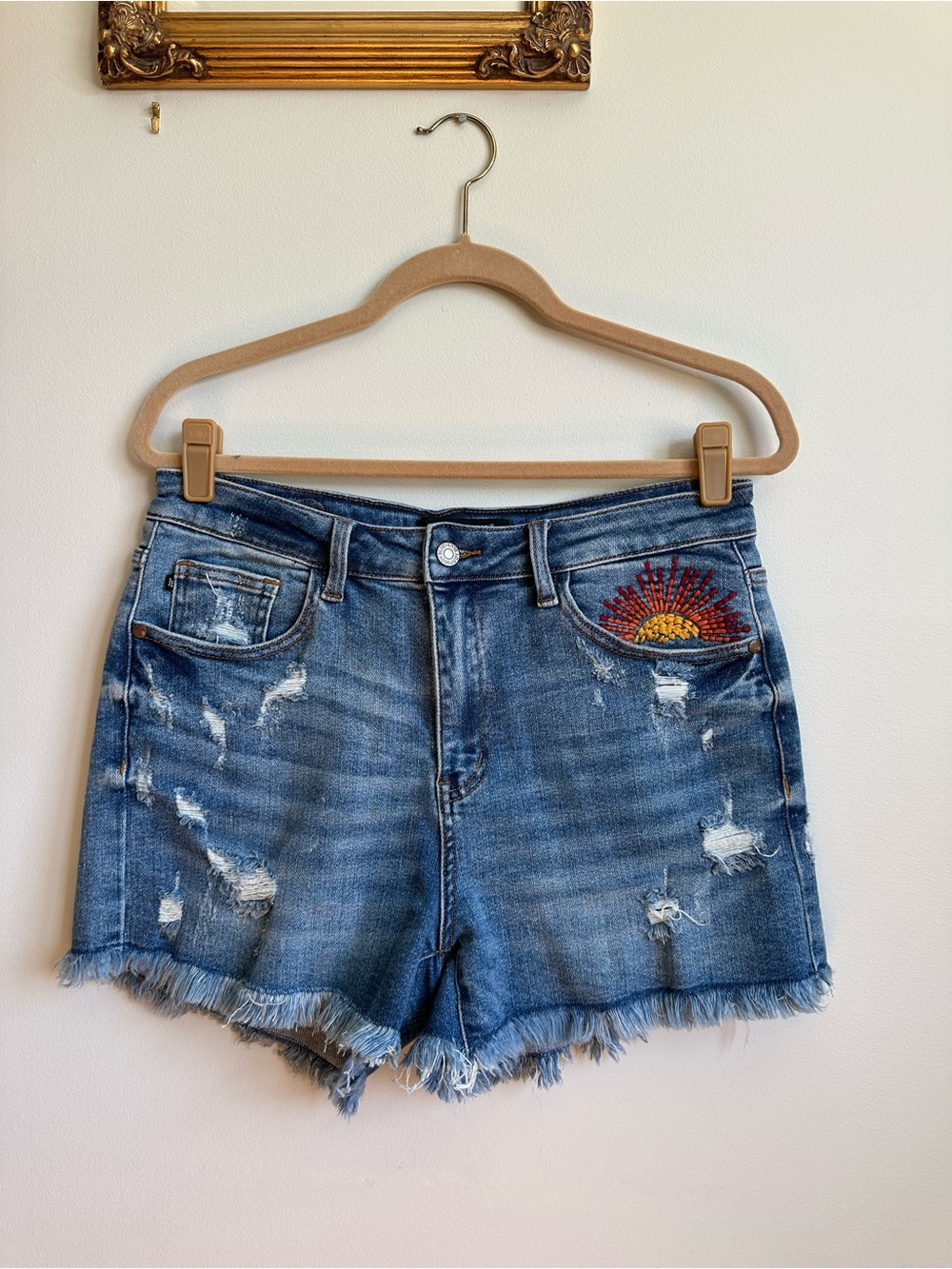 Judy Blue Distressed Sun Embroidered High Rise Jean Denim Shorts Womens 29 Blue